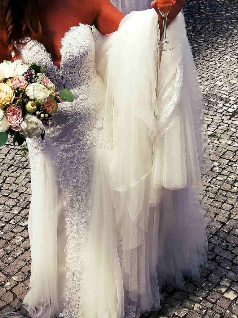 Jak wygląda wesele w Portugalii - suknia ślubna