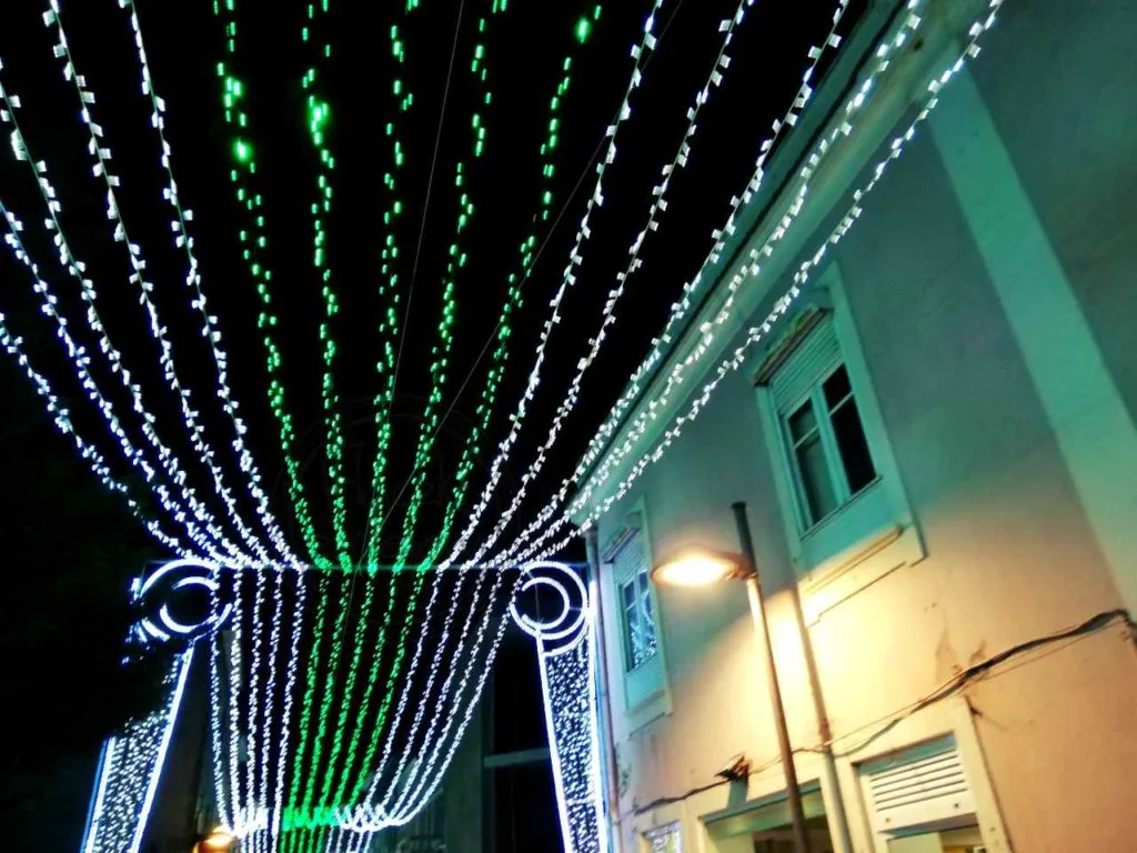 Festiwal św. Piotra w Portugalii - dekoracje świetlne