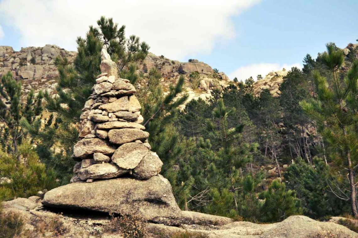 Kopczyki z kamieni w portugalskich górach - mariolas