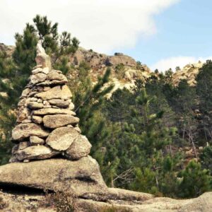 Kopczyki z kamieni w portugalskich górach - mariolas