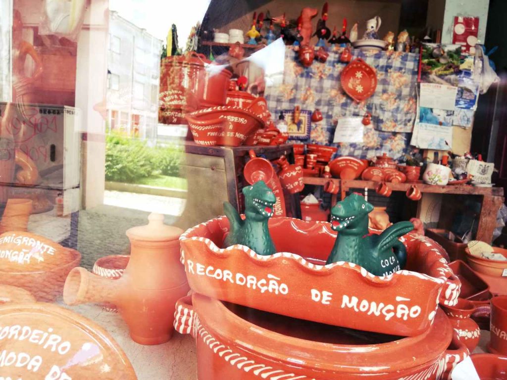 Monção – ceramika w sklepie z pamiątkami