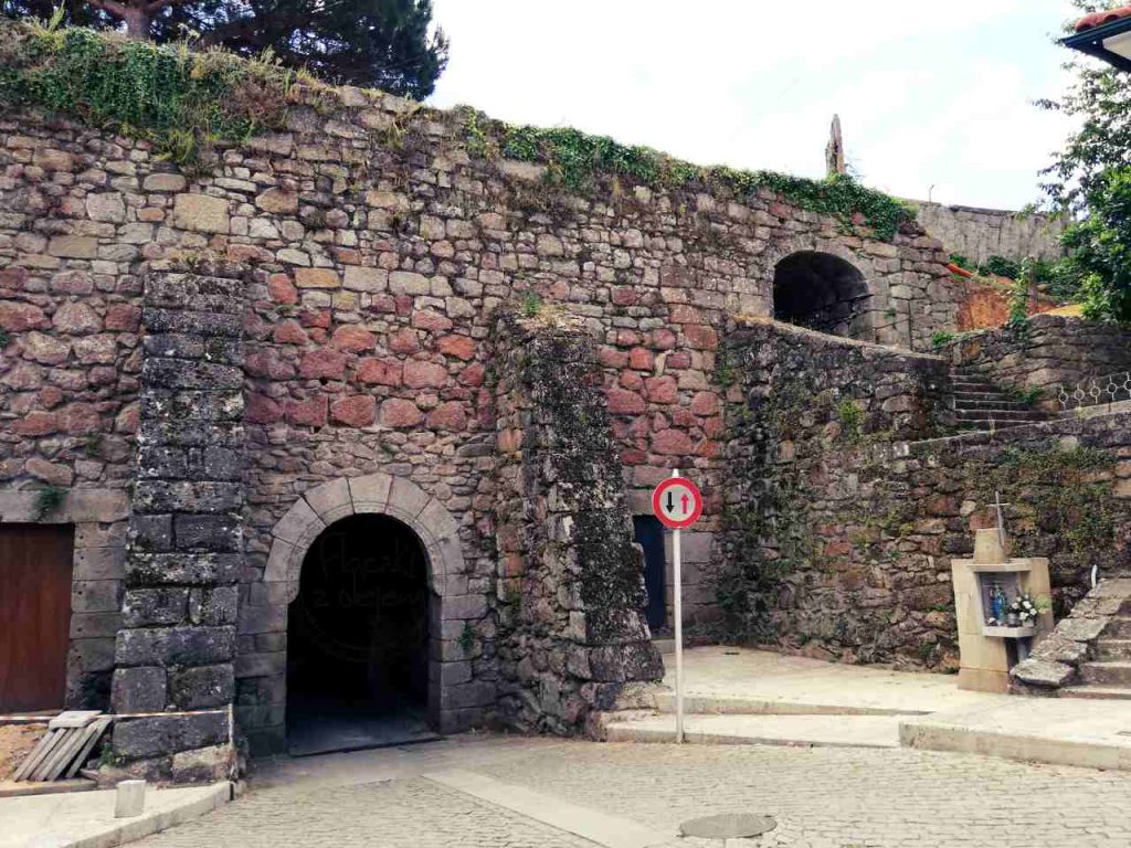 Monção – wejście na mury zamkowe