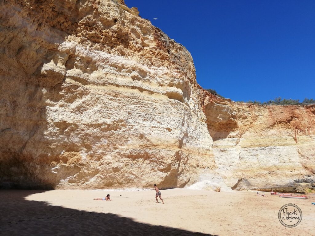 Jaskinia Benagil - plaża - Praia da Corredoura