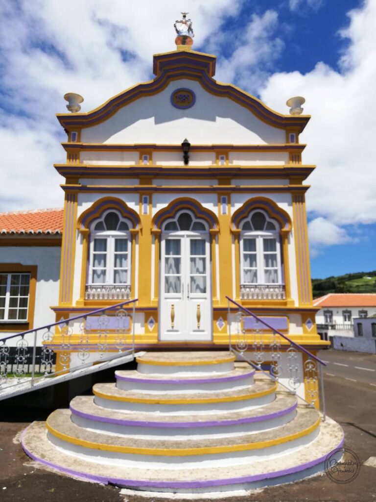 Azory - Wyspa Terceira -kaplica żółta